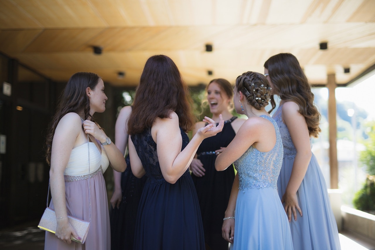 Sukienki na wesele – jak dopasować je do figury?