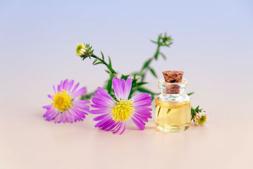 Perfumy ciężkie czy lekkie? Słodki czy świeży zapach? Czy pora roku wpływa na twój wybór?