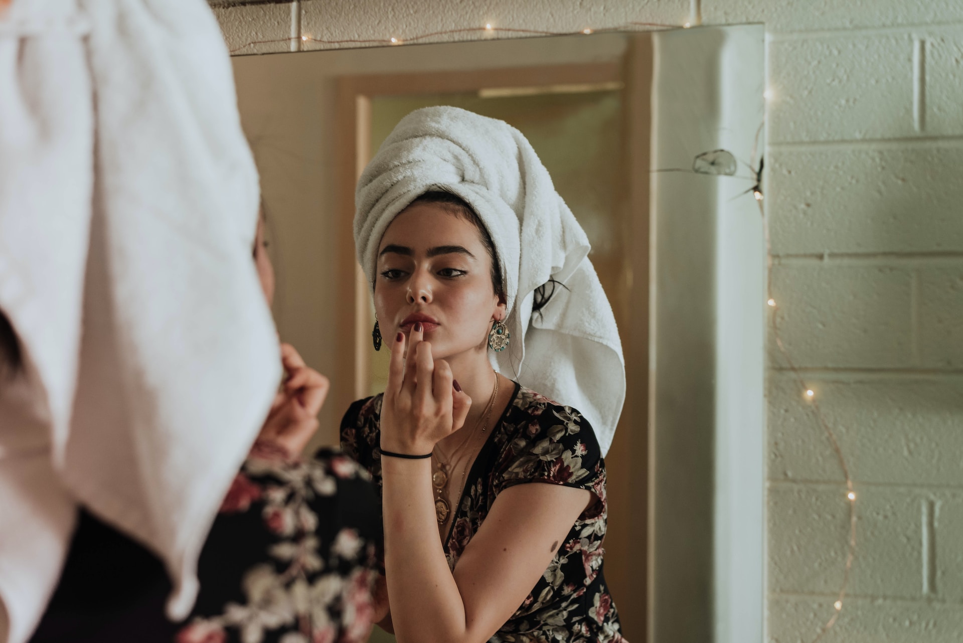 Jak dbać o swoją skórę przed i po makijażu?