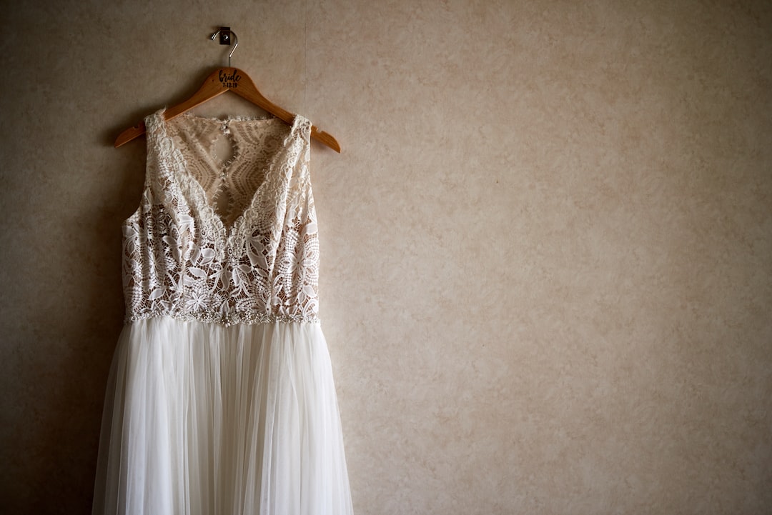 Sukienka na ślub cywilny, jaka powinna być?